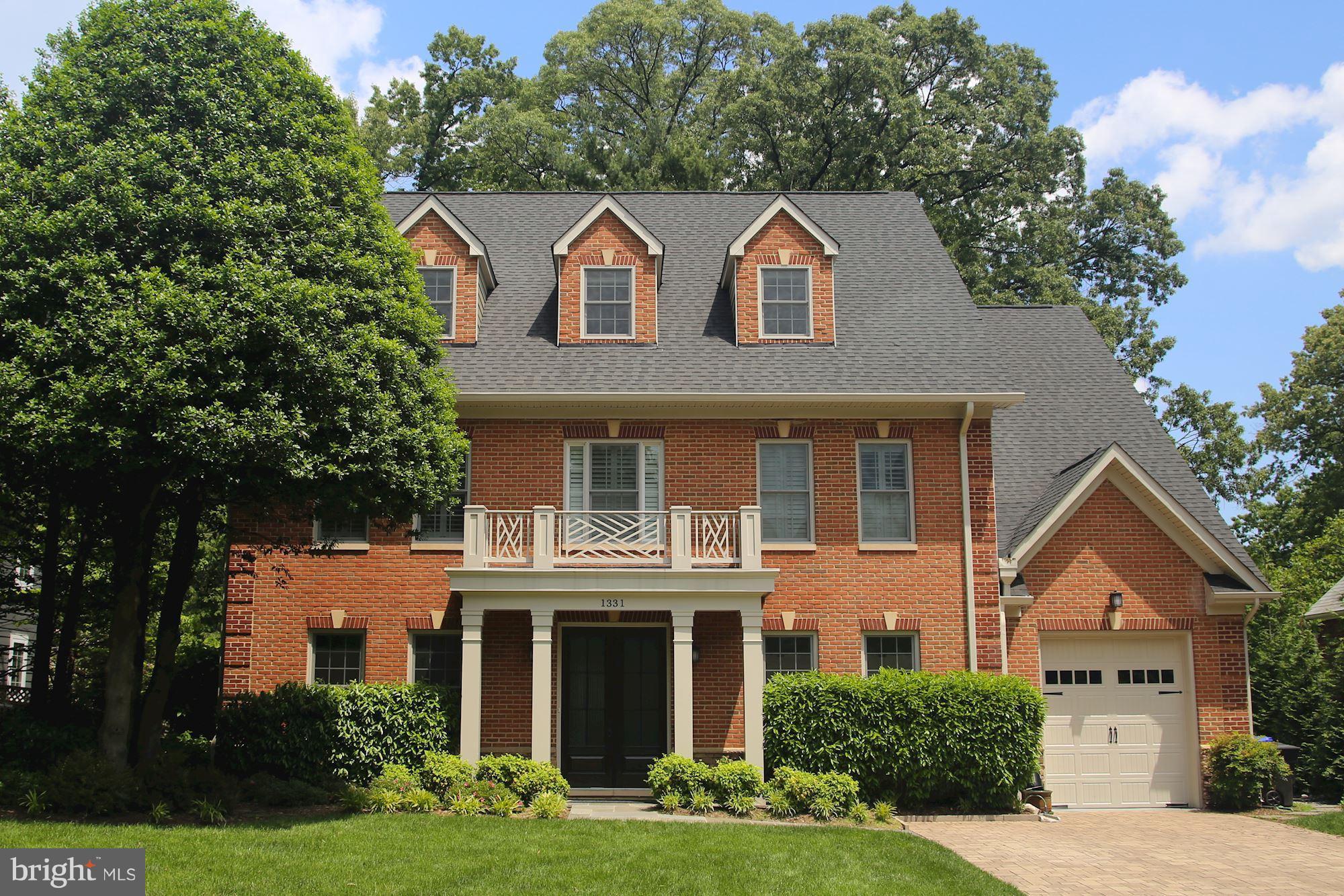 LARCHMONT - Residential