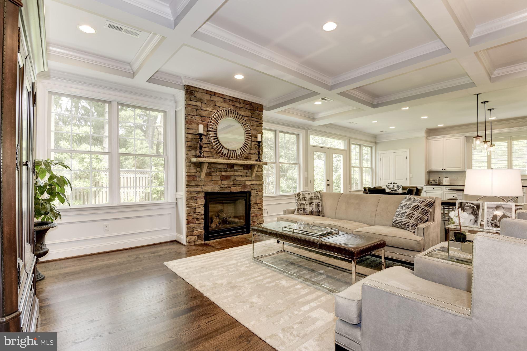 LARCHMONT - Residential