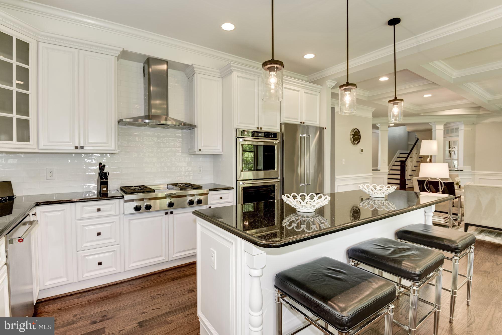 LARCHMONT - Residential