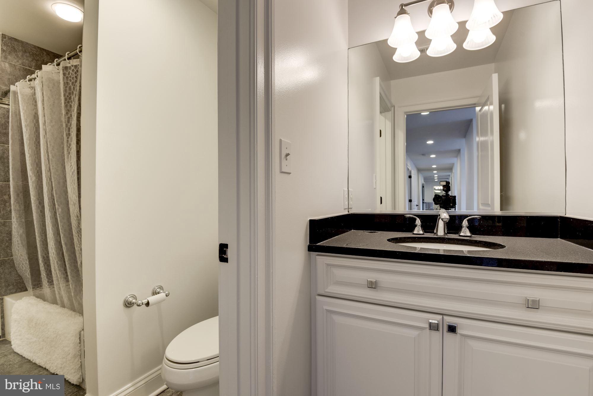 LARCHMONT - Residential