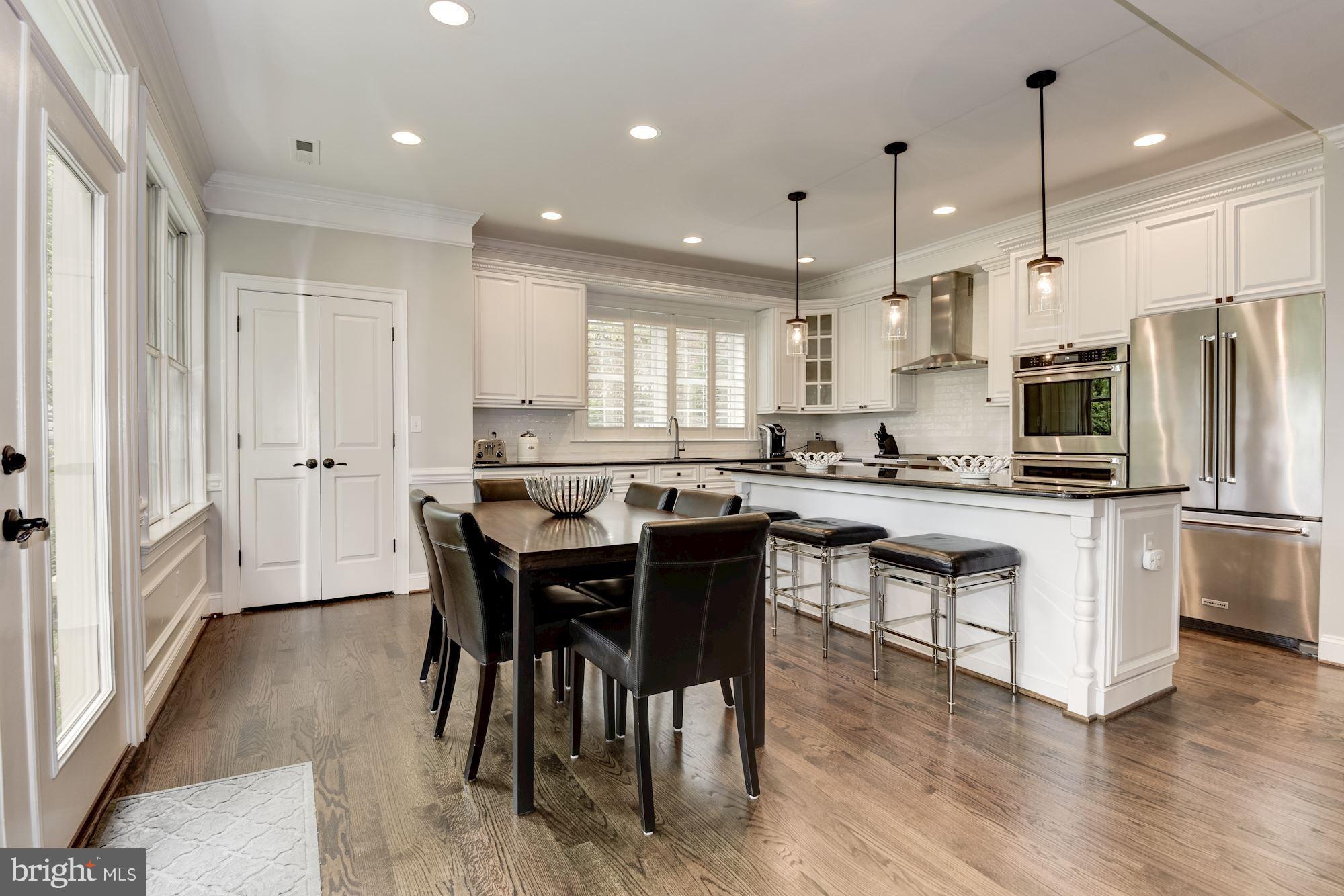 LARCHMONT - Residential