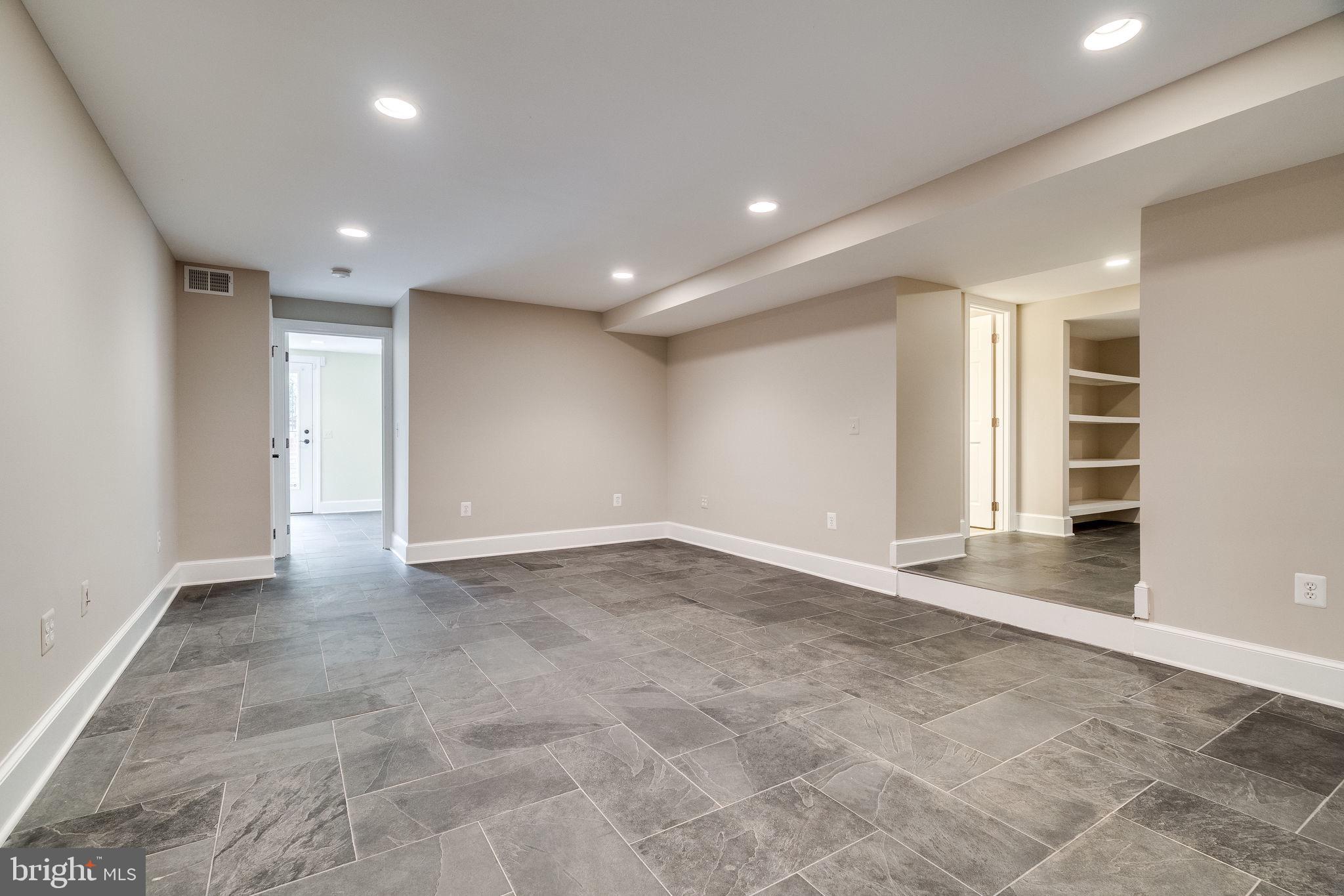 COLLEGE PARK - Residential