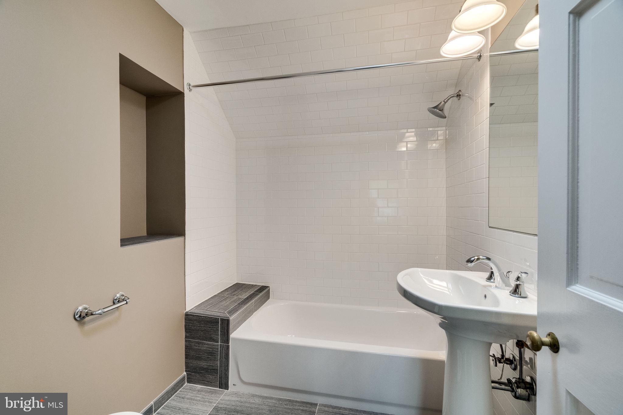 COLLEGE PARK - Residential