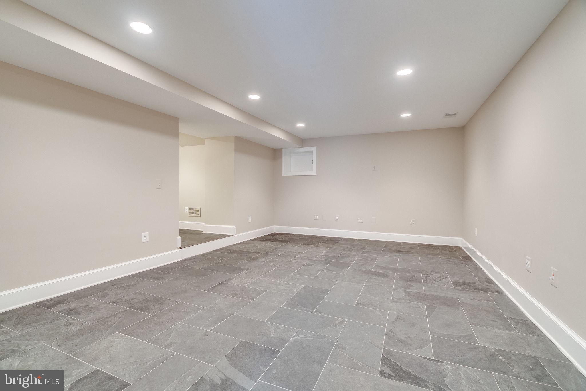 COLLEGE PARK - Residential