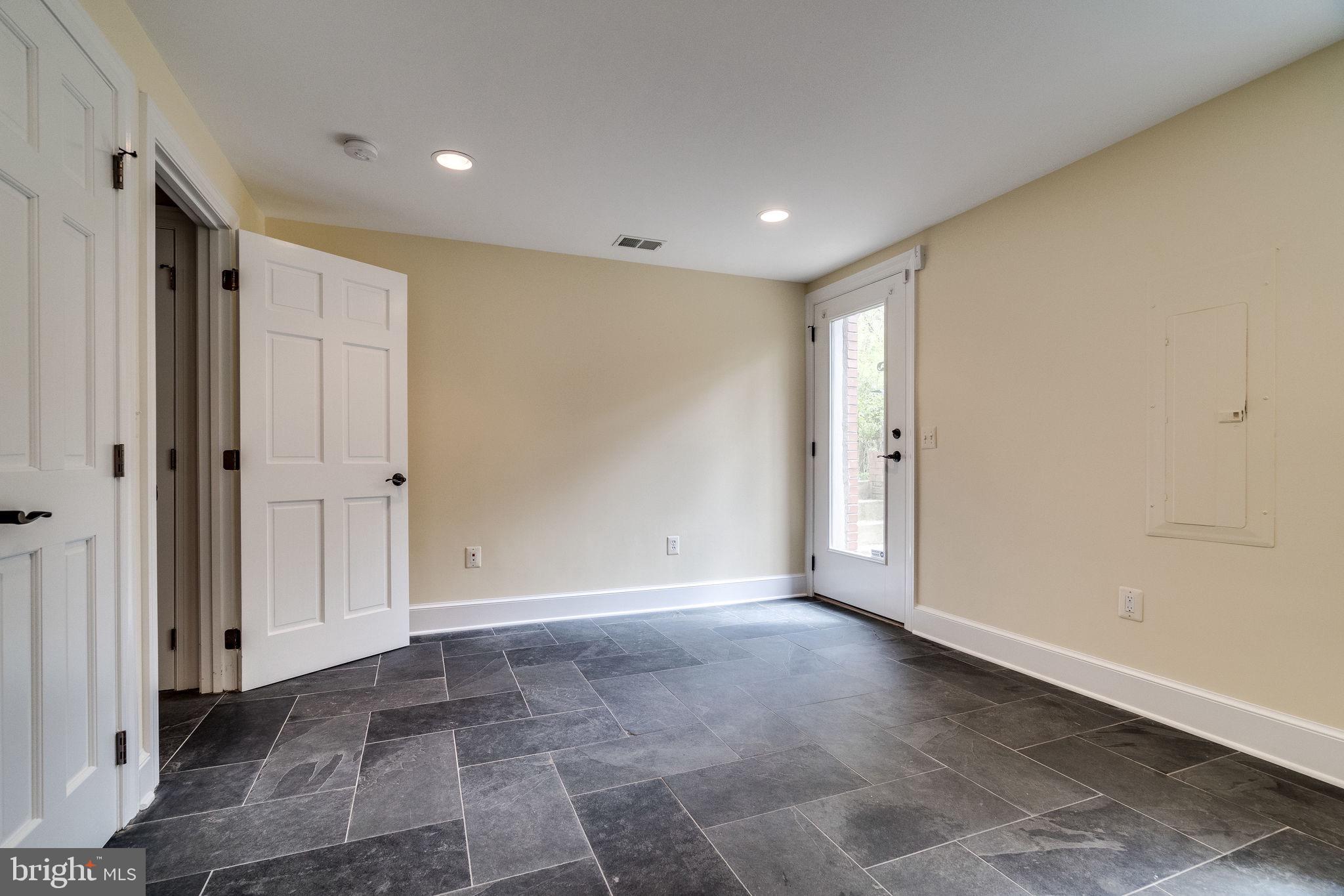 COLLEGE PARK - Residential