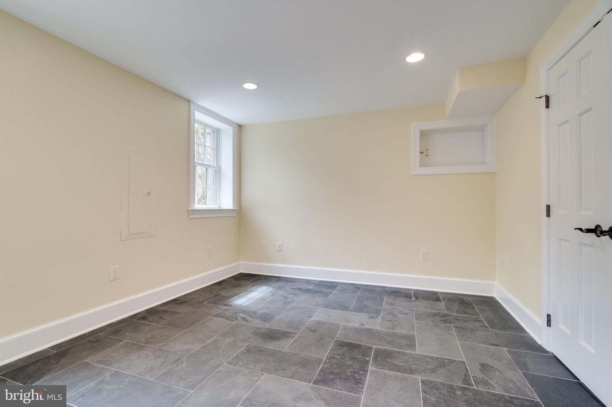 COLLEGE PARK - Residential