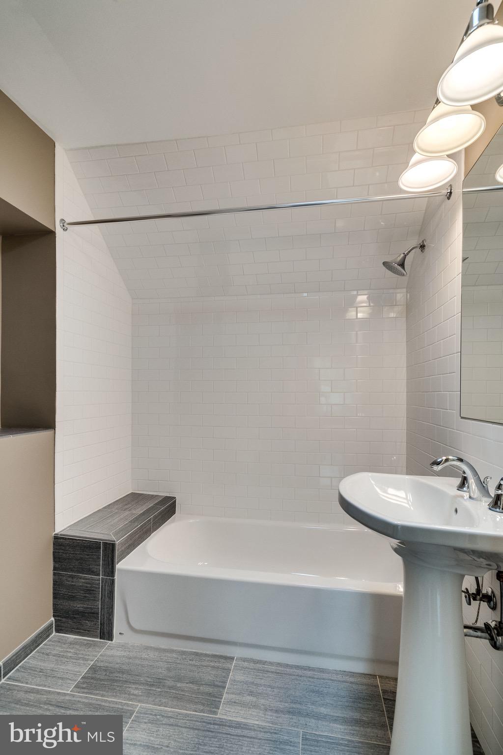 COLLEGE PARK - Residential