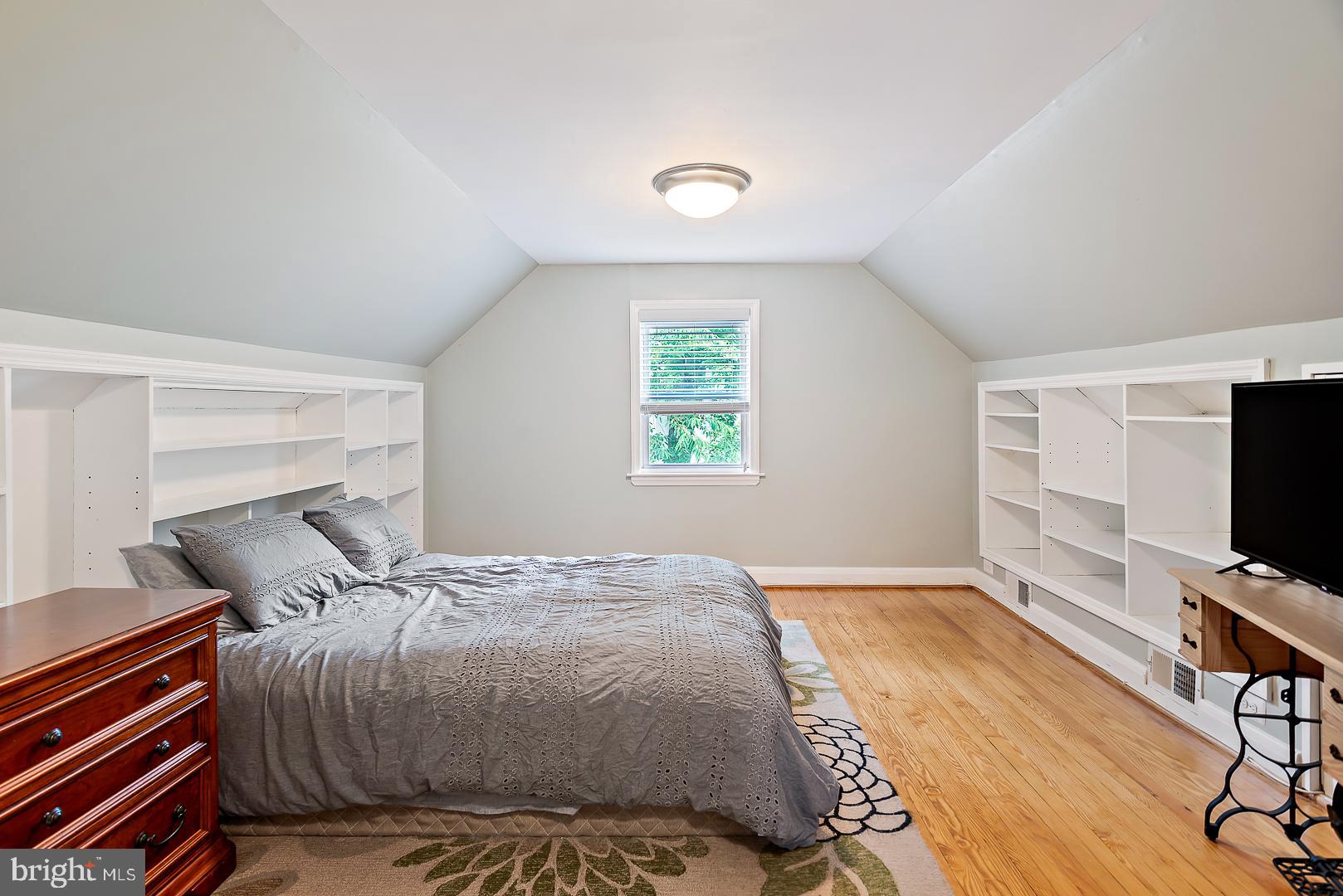 CEDARHURST - Residential