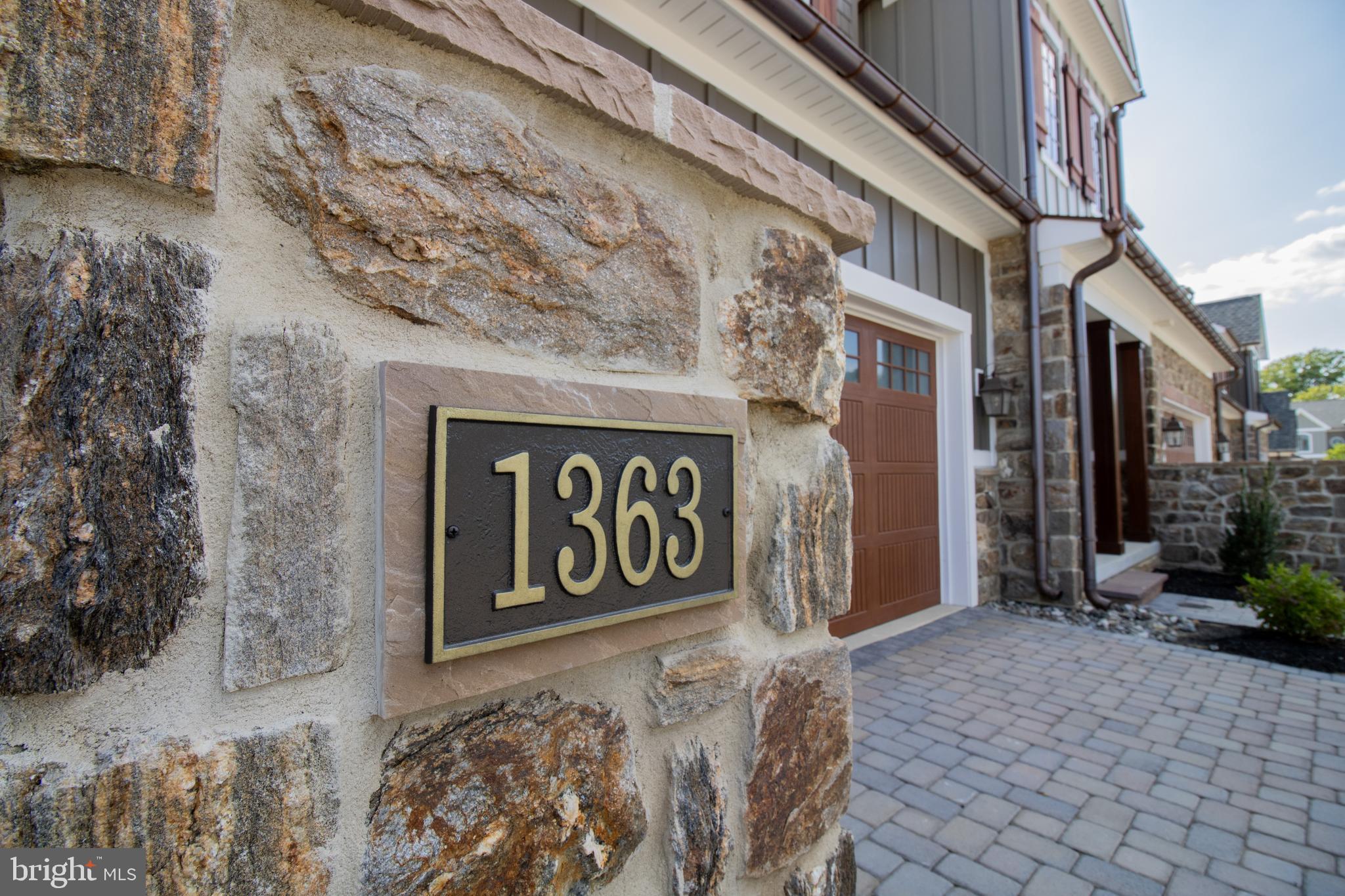 1363 COULEE WAY