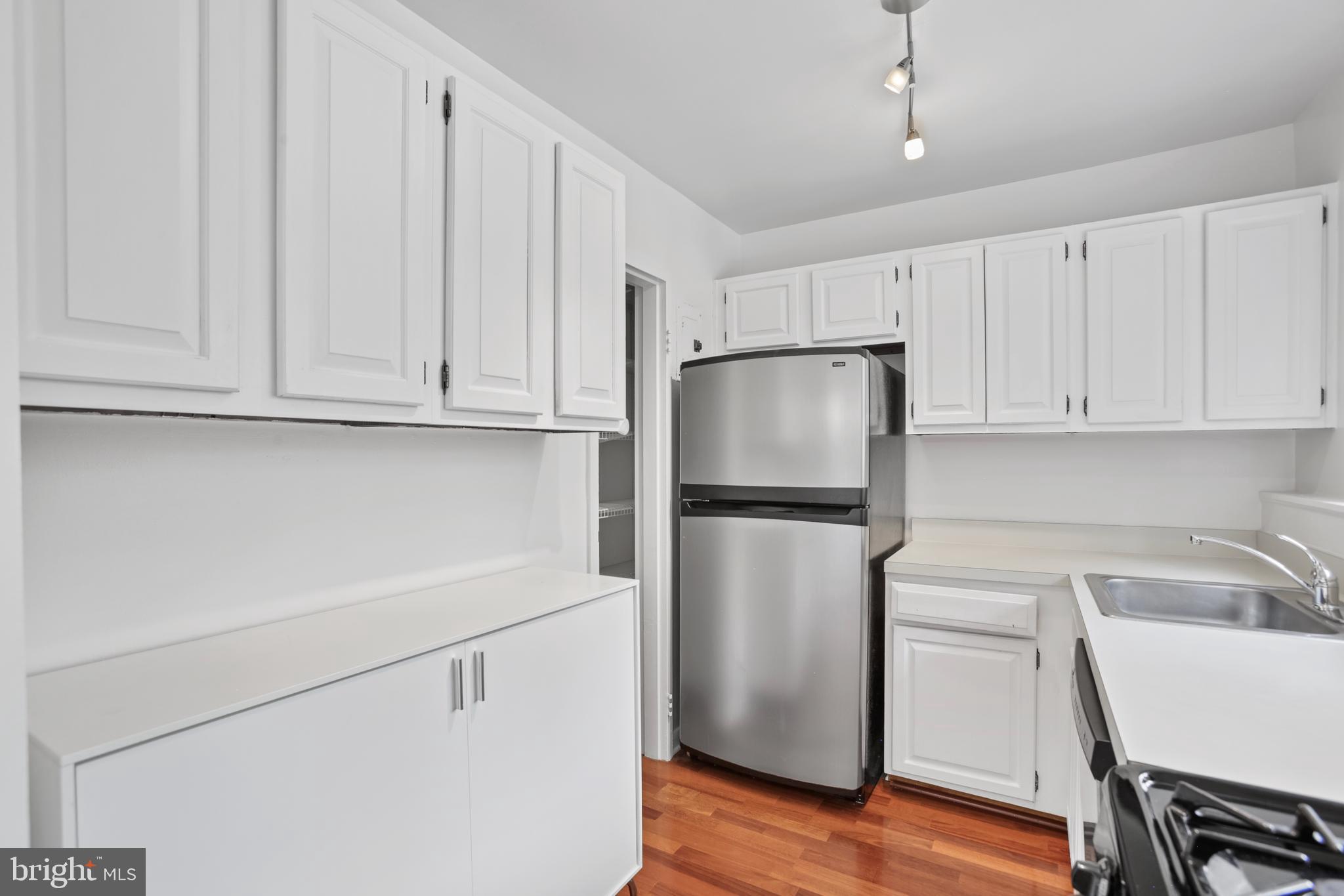 10411 MONTROSE AVENUE 10411
