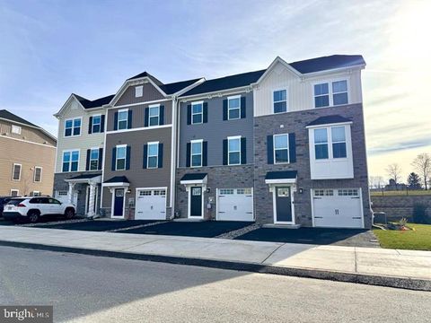 Townhouse For Rent - 66 Glory Maple Lane<br/> DOWNINGTOWN, PA 19335