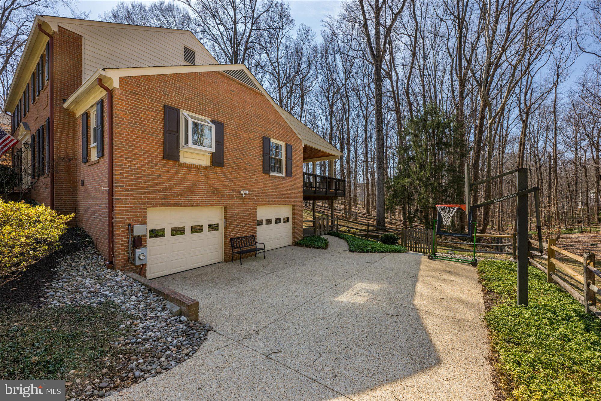 RIVER FALLS - Residential