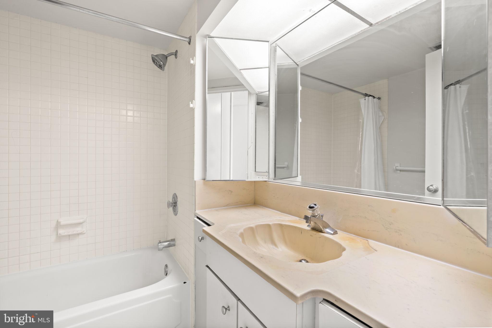 WASHINGTON SQ WEST - Residential