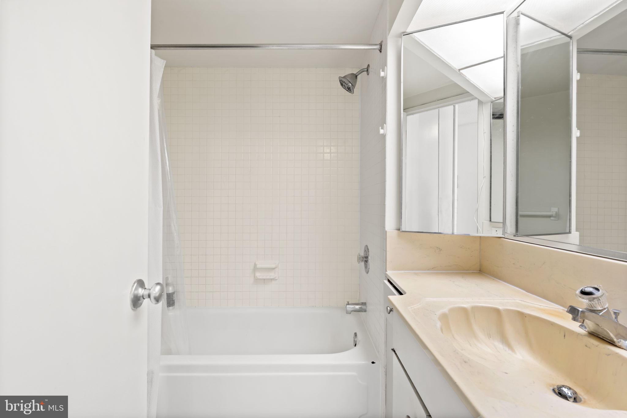 WASHINGTON SQ WEST - Residential