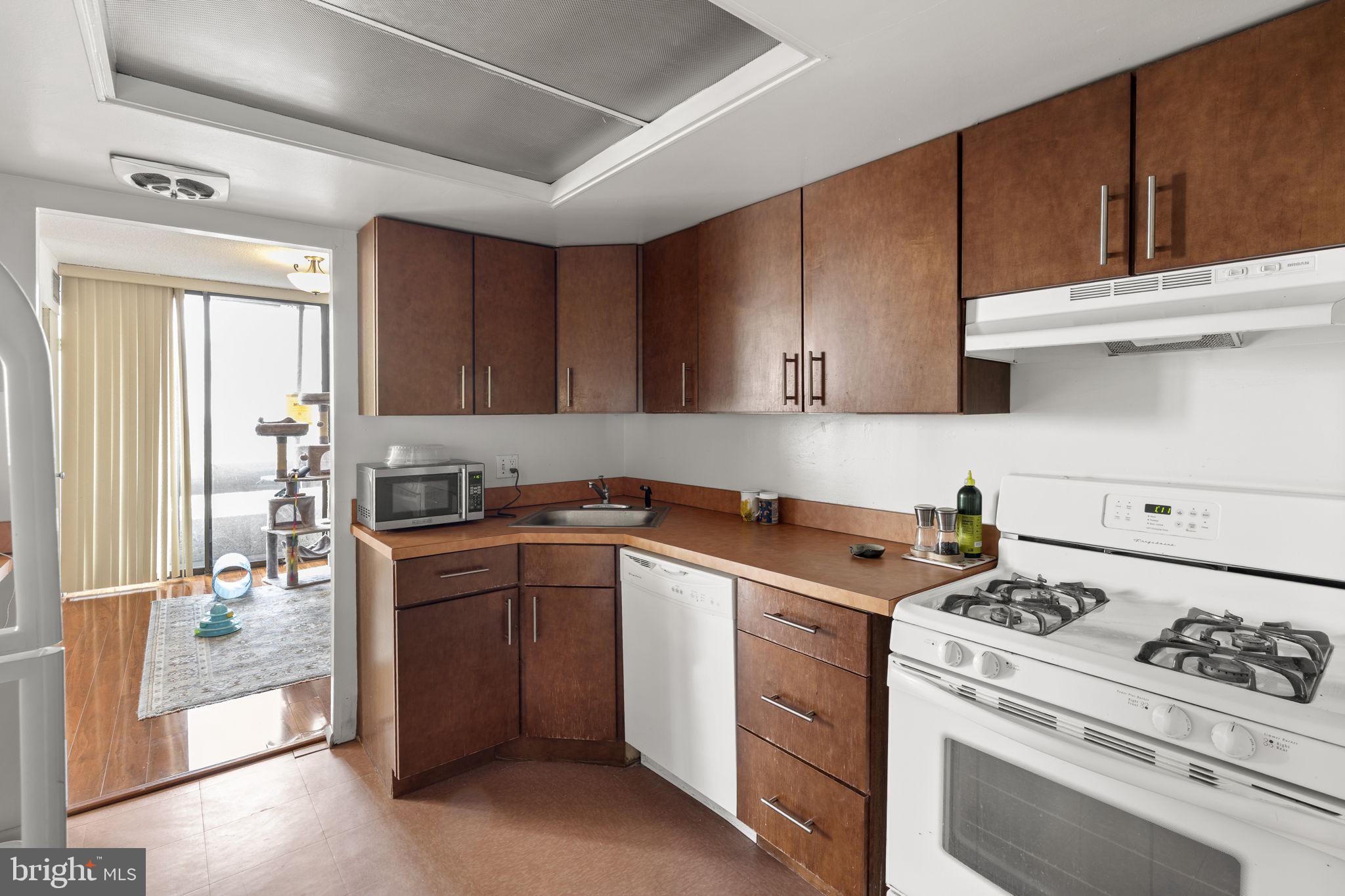 WASHINGTON SQ WEST - Residential