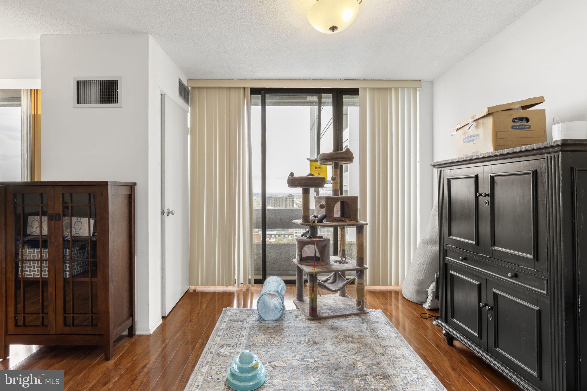 WASHINGTON SQ WEST - Residential