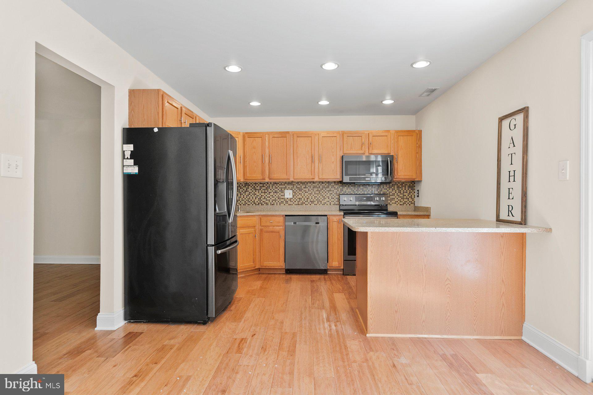 CROFTON MEWS CONDO - Residential