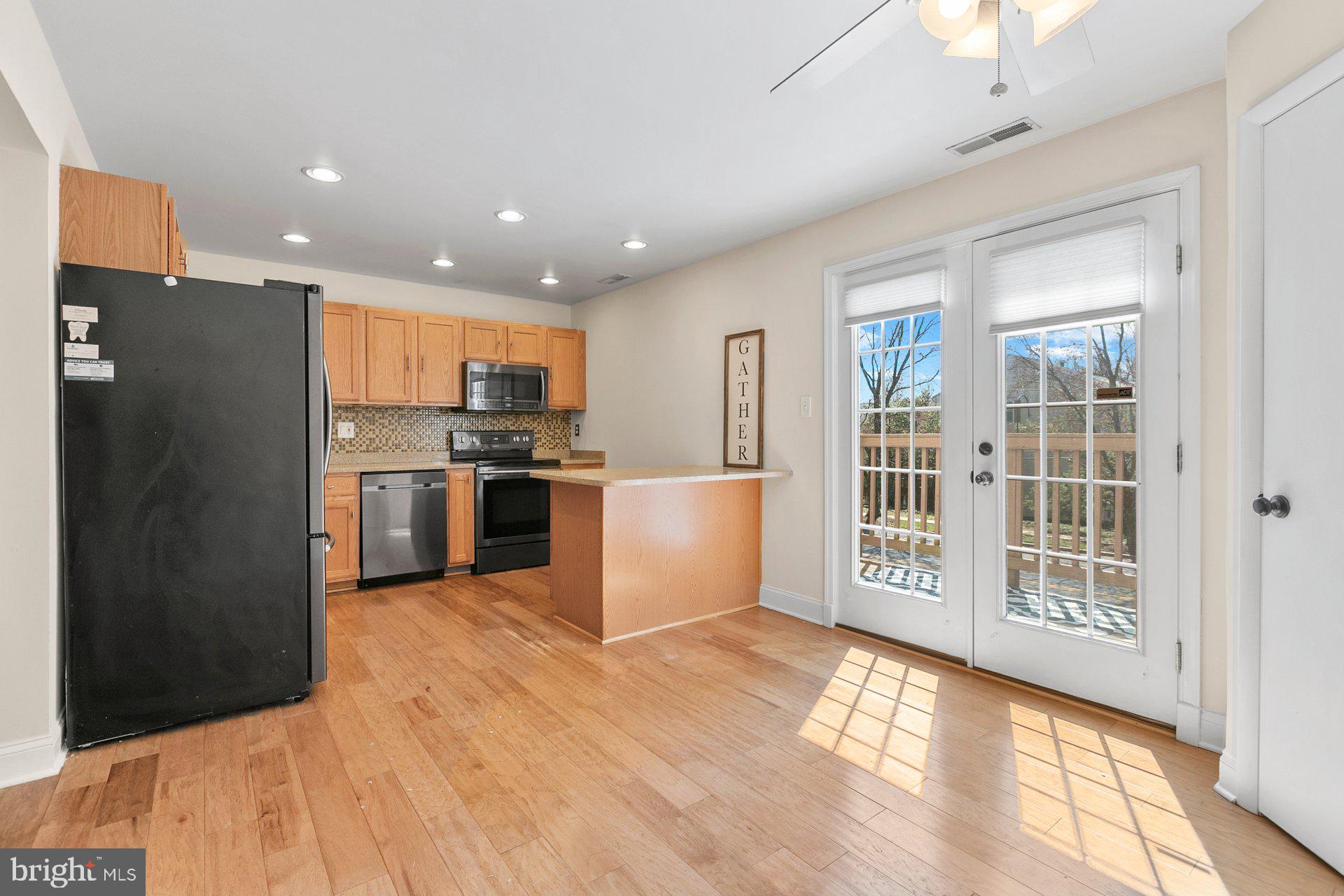 CROFTON MEWS CONDO - Residential