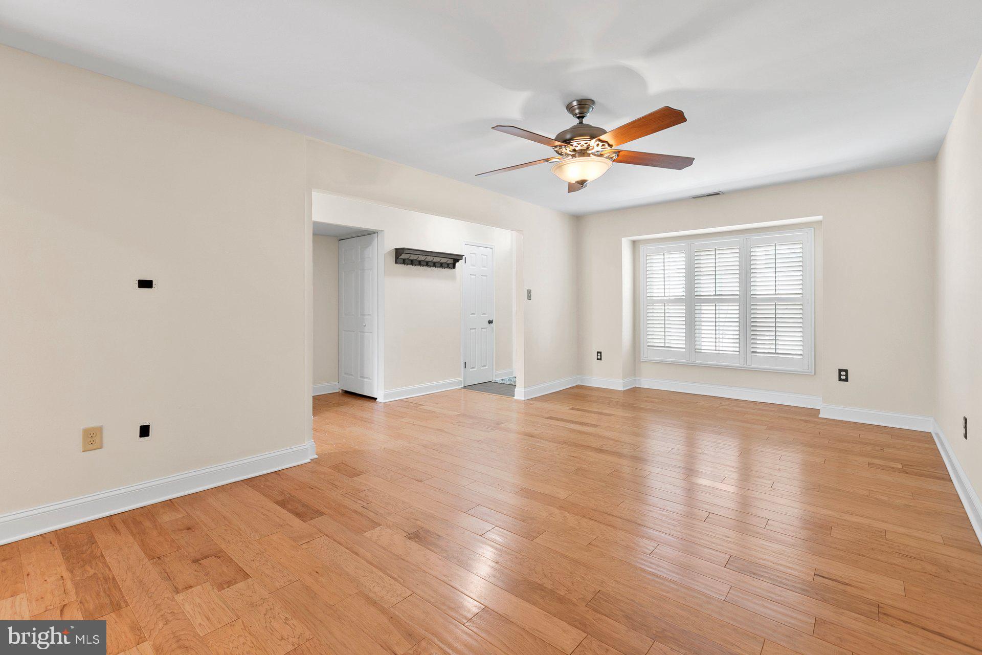 CROFTON MEWS CONDO - Residential