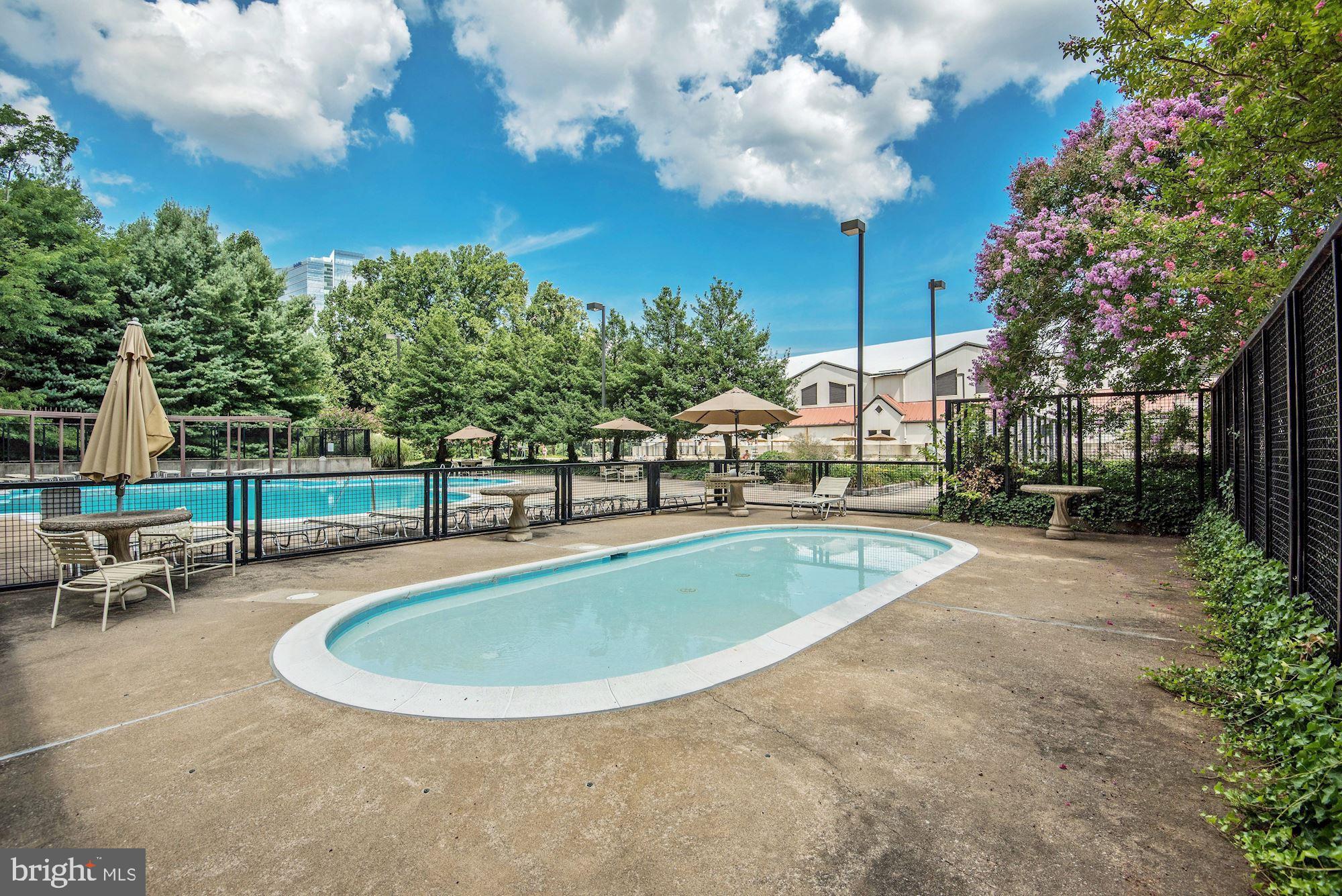 ENCORE OF MCLEAN - Residential