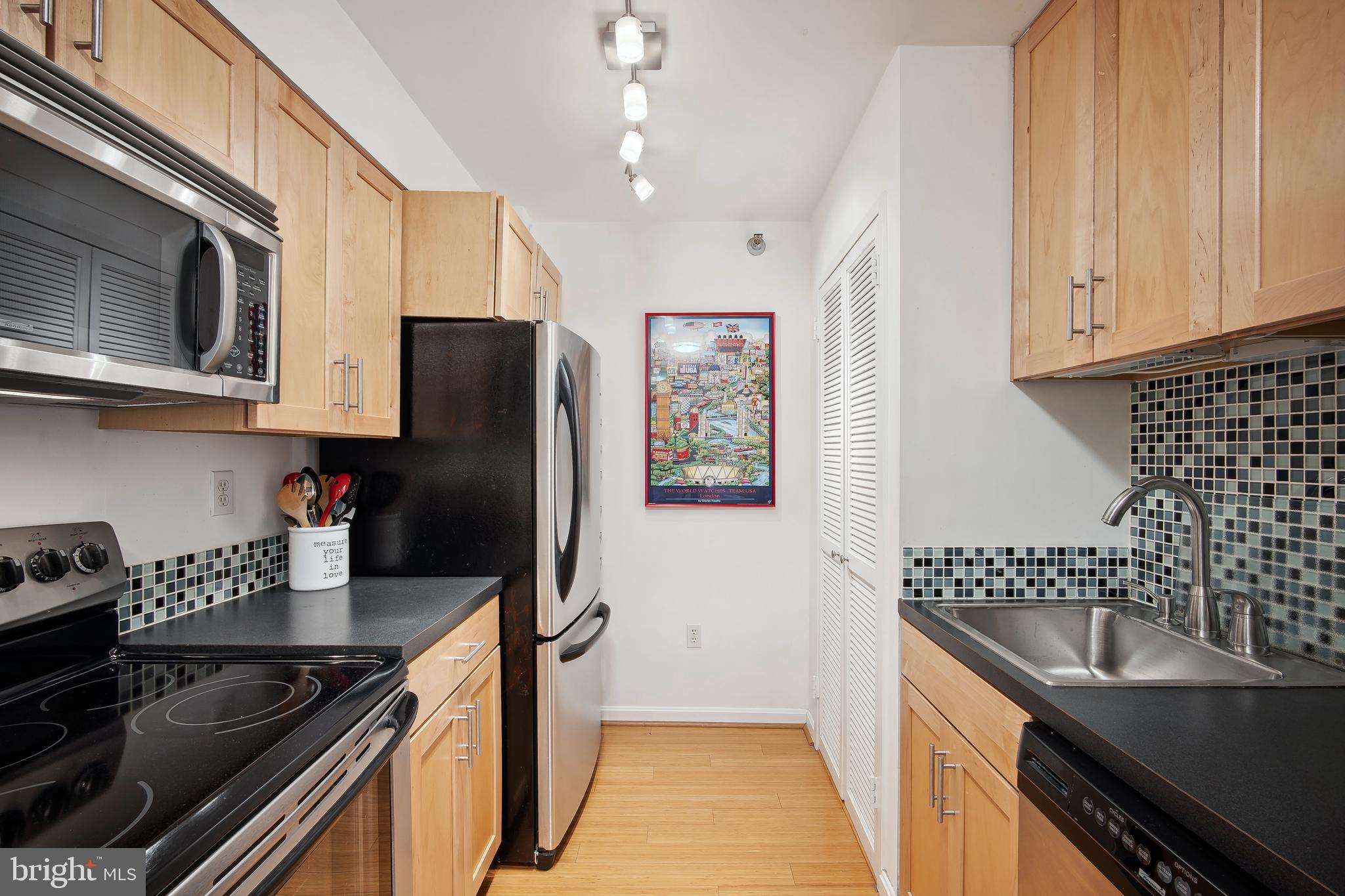 ENCORE OF MCLEAN - Residential