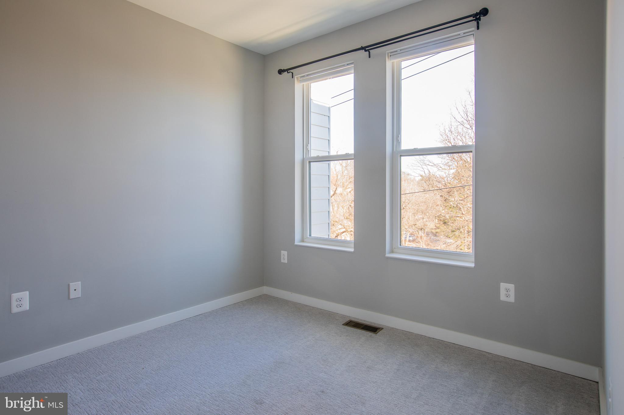 SILVER SPRING - Residential Lease