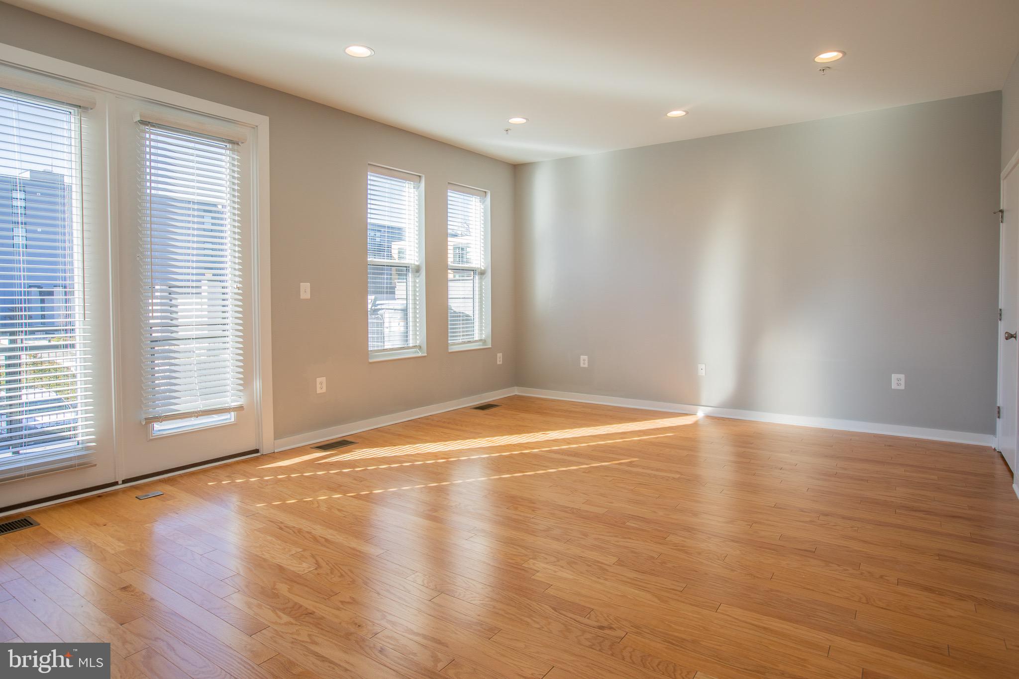 SILVER SPRING - Residential Lease