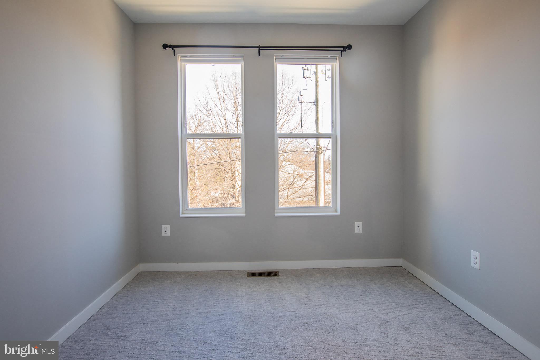 SILVER SPRING - Residential Lease