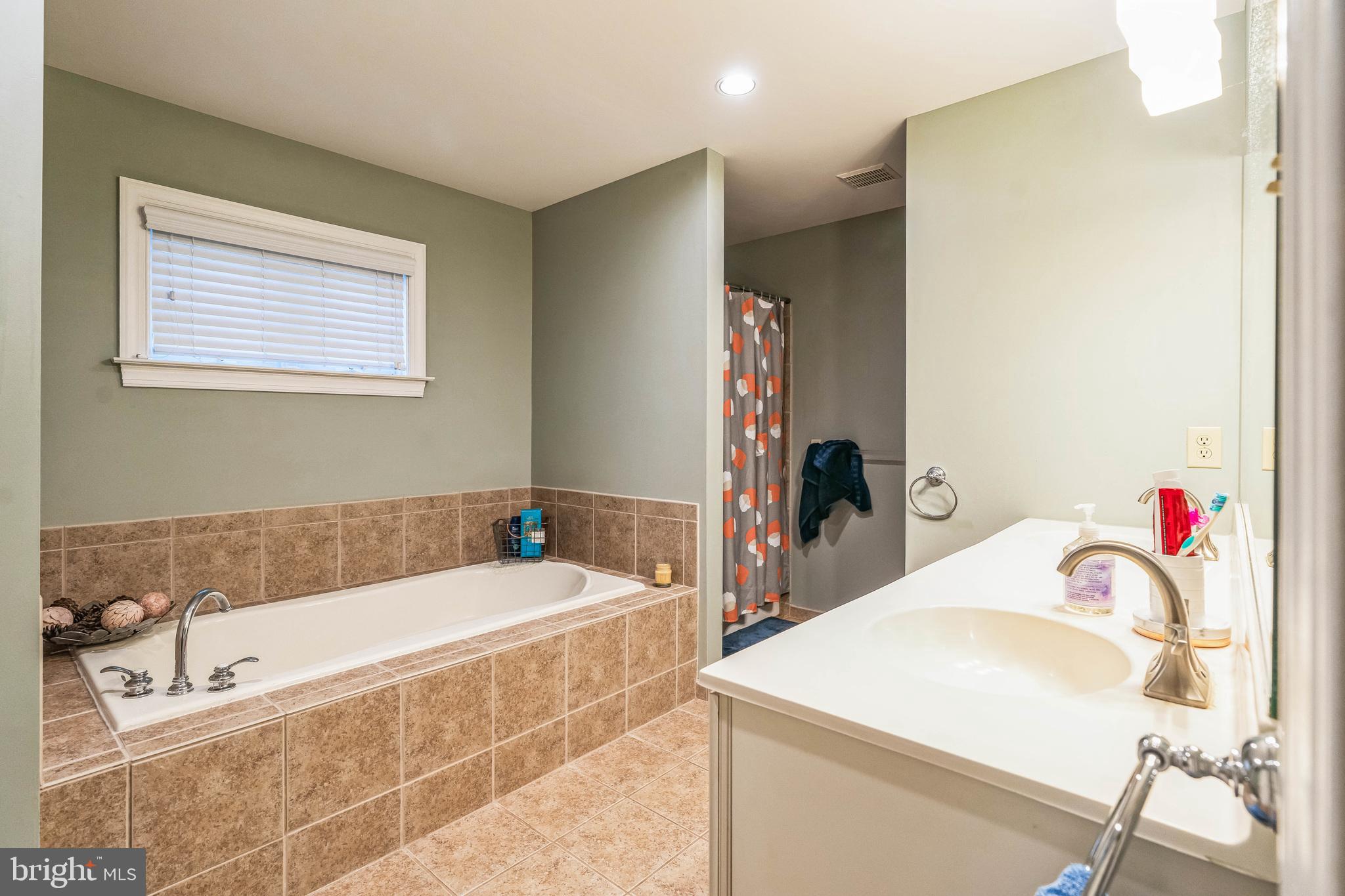 WEATHERSTONE - Residential Lease