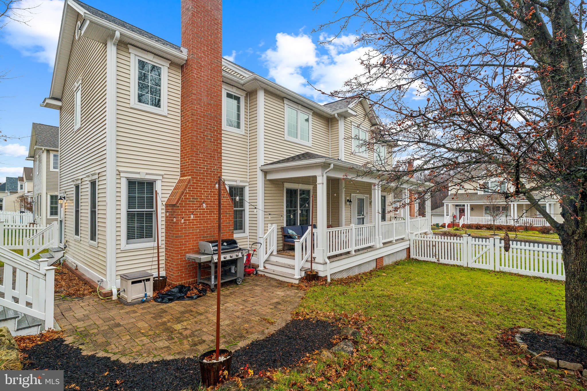 WEATHERSTONE - Residential Lease