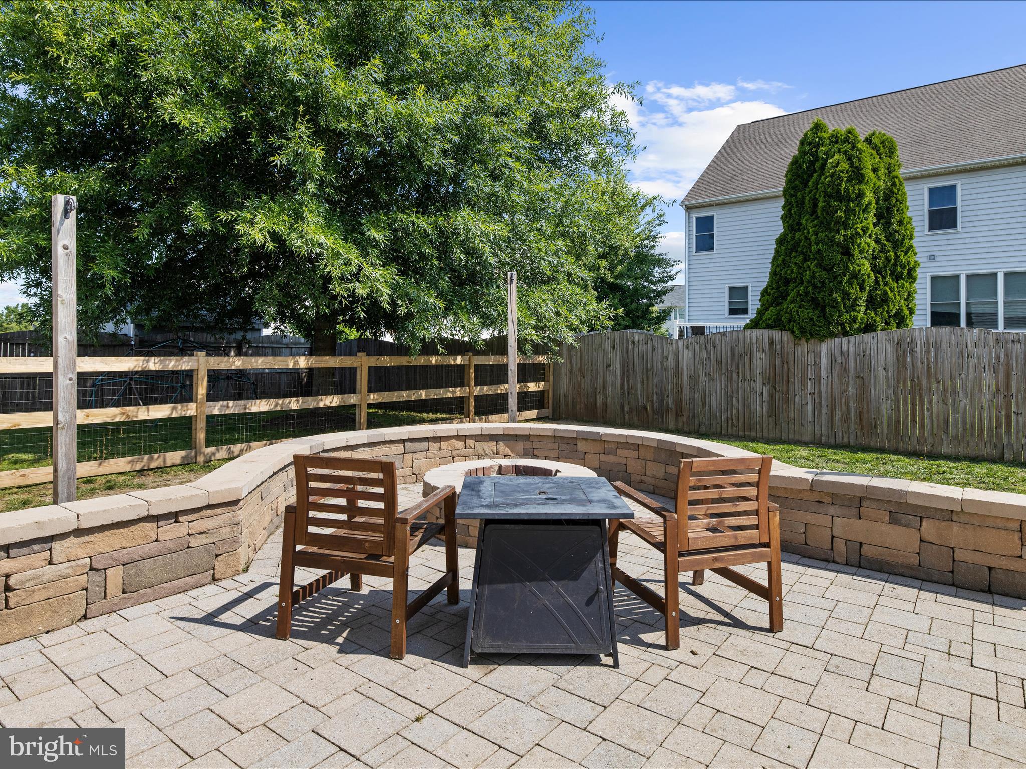 109 E MEADOW DRIVE