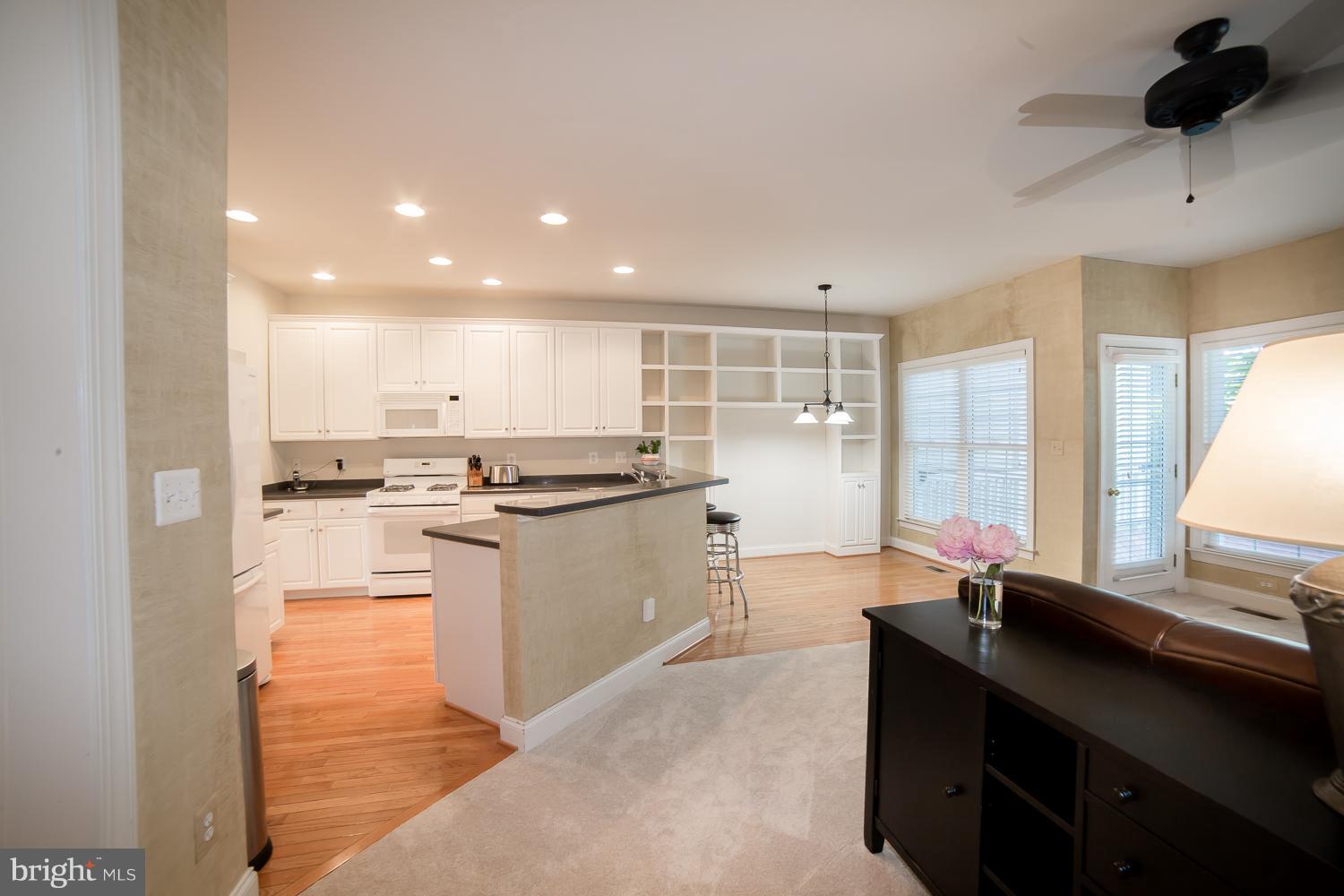 SOUTH RIDING - Residential