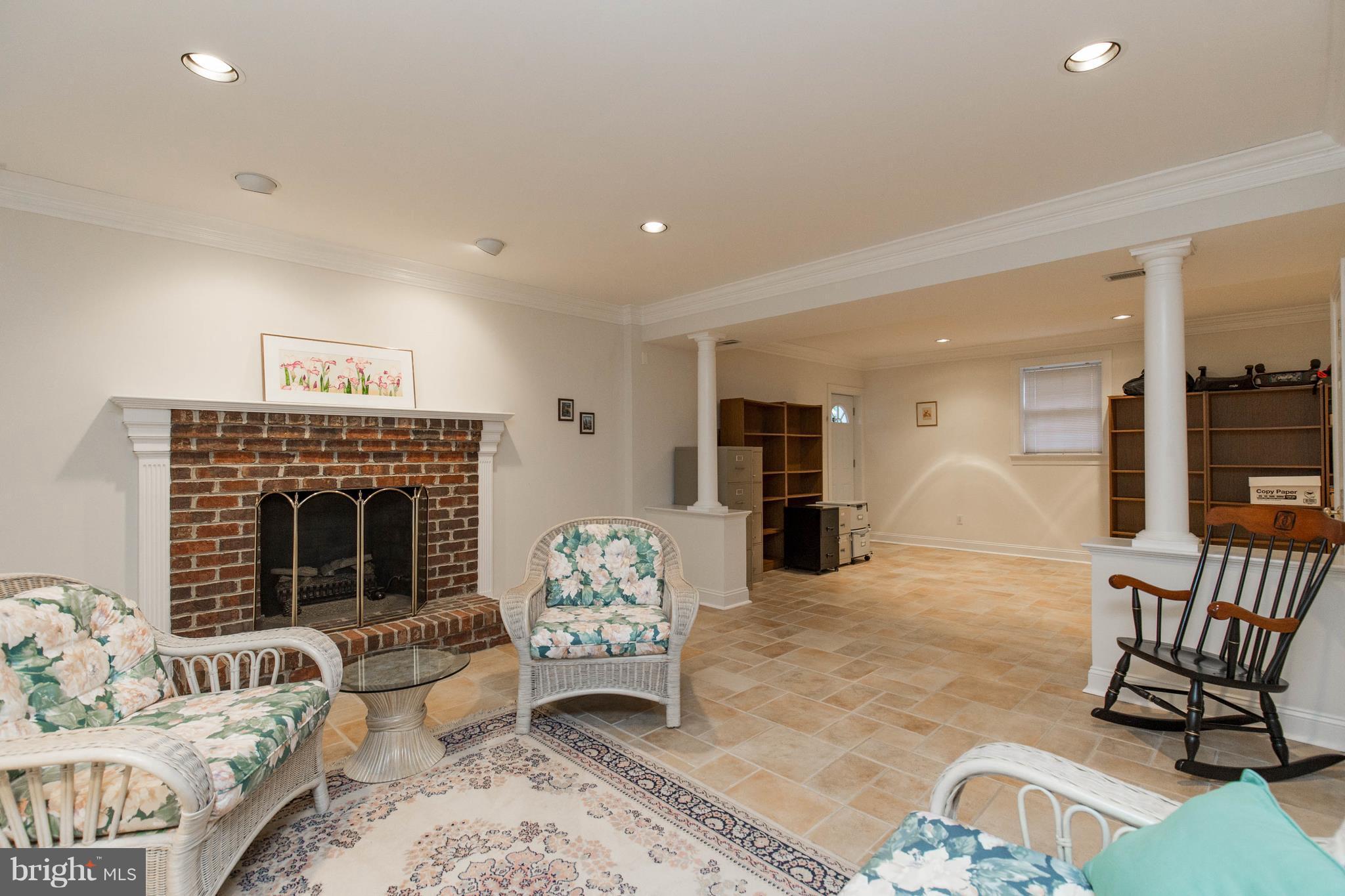 AYRLAWN - Residential