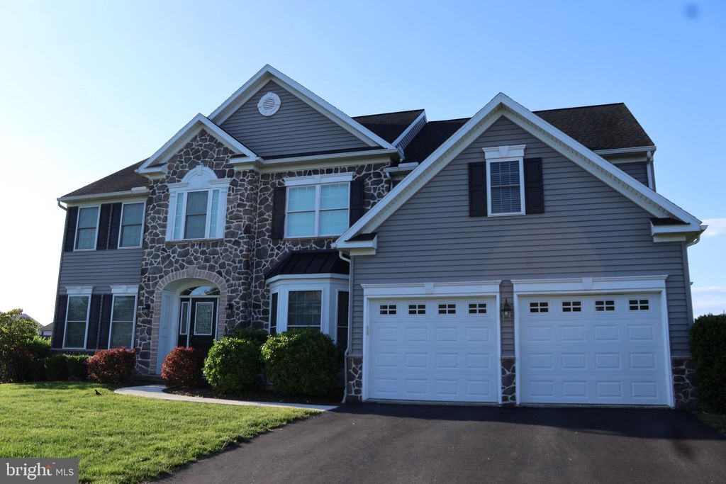 Photo of 289 Sweetwater Drive, PALMYRA, PA 17078 (MLS # PALN2026466)