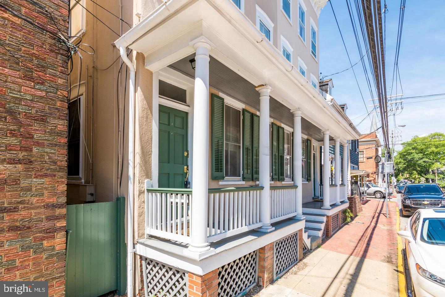 HISTORIC DISTRICT - Residential Lease