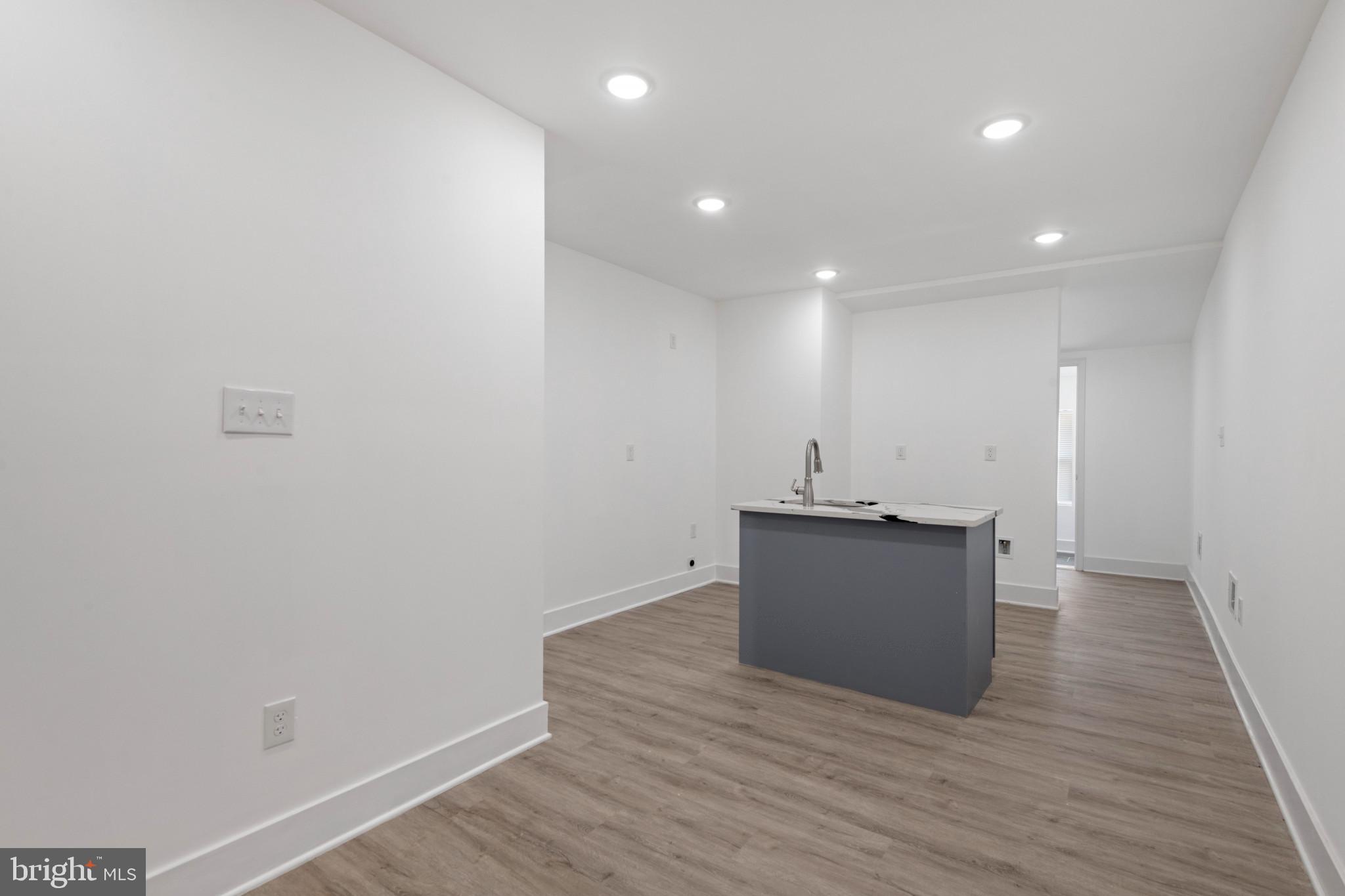 SANDTOWN-WINCHESTER - Residential