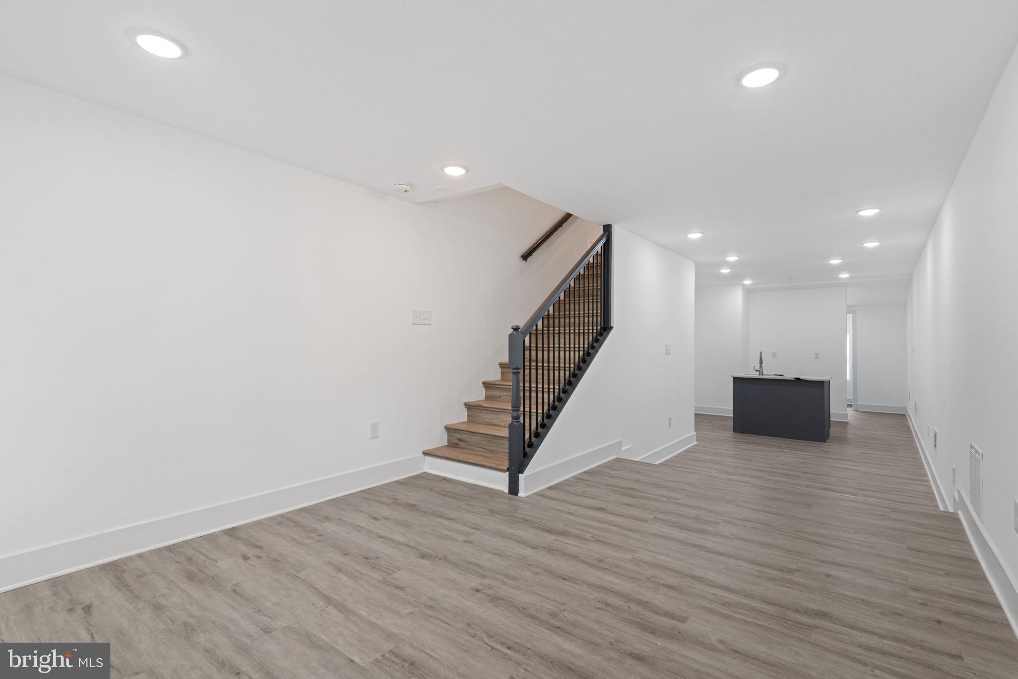 SANDTOWN-WINCHESTER - Residential