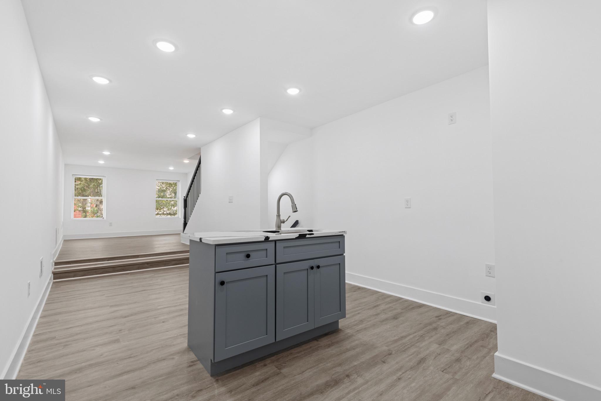 SANDTOWN-WINCHESTER - Residential