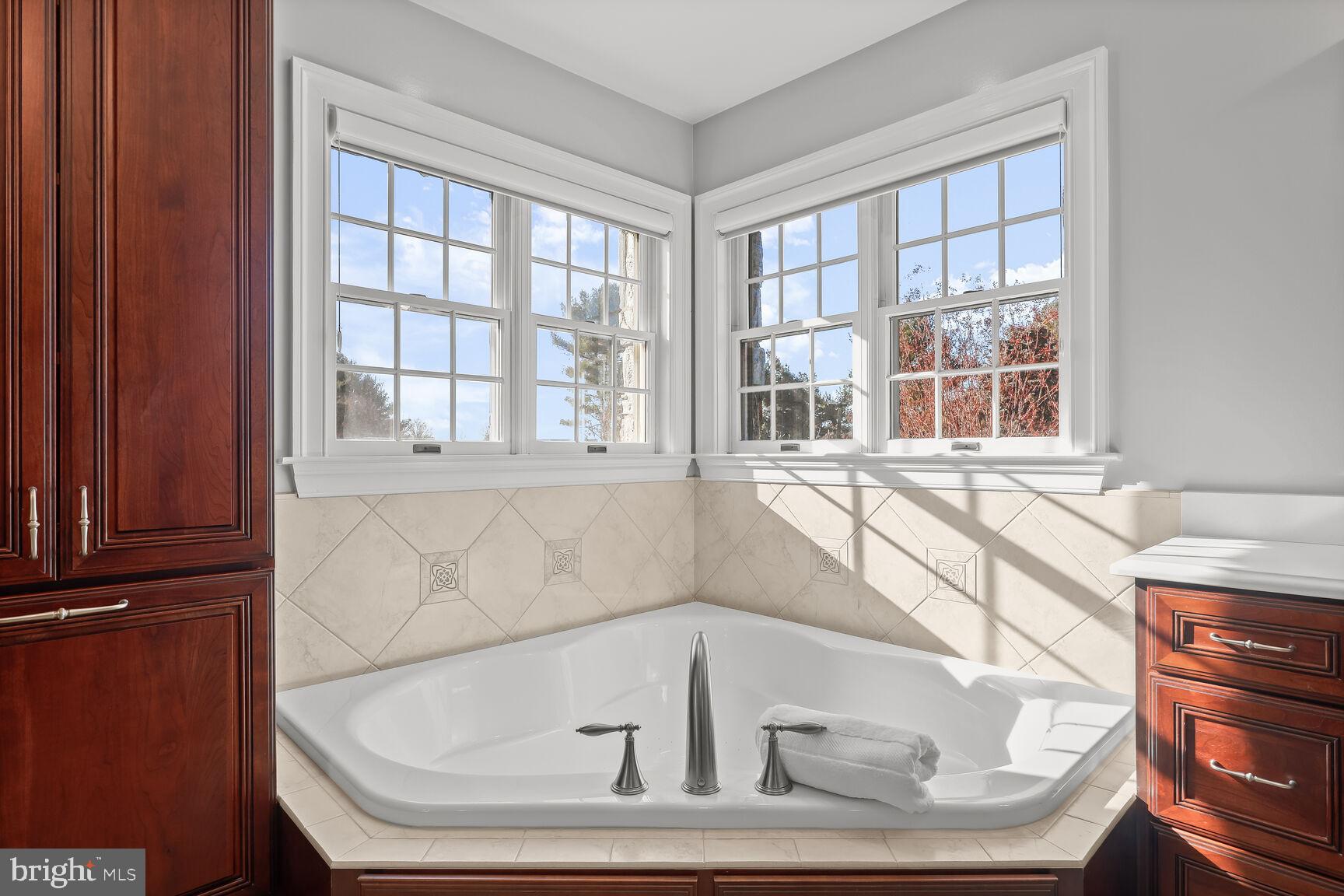 OAKWOOD OVERLOOK - Residential