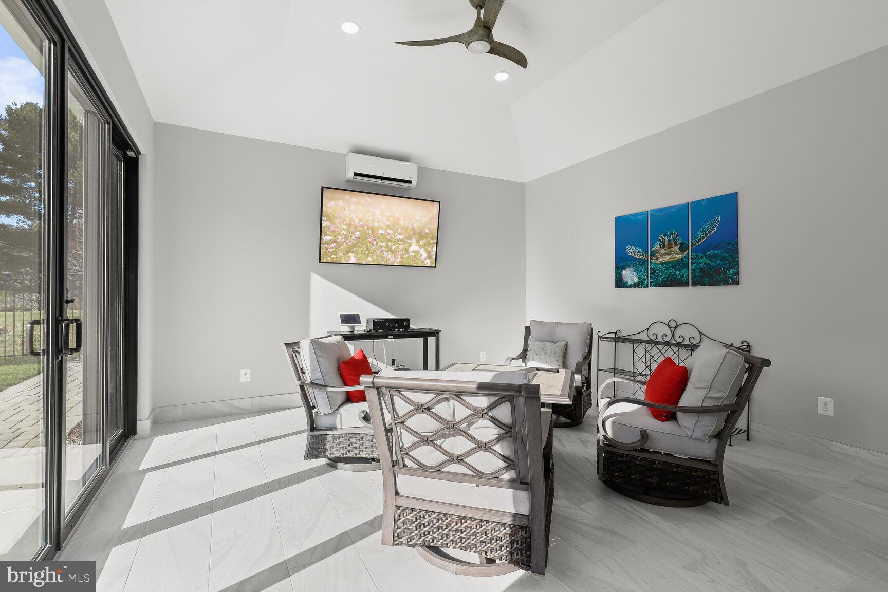 OAKWOOD OVERLOOK - Residential