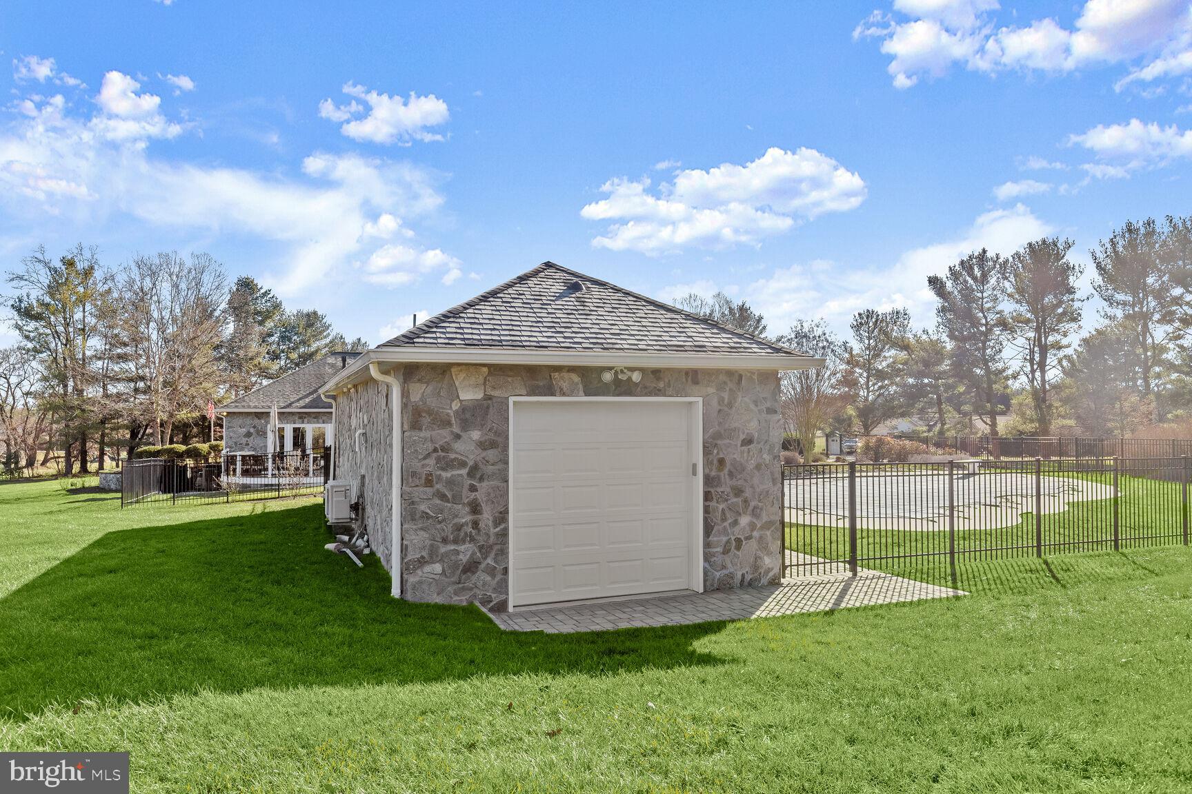 OAKWOOD OVERLOOK - Residential
