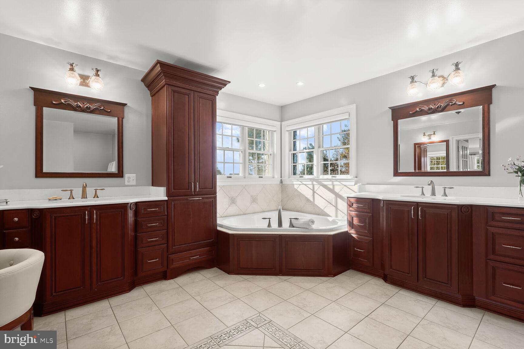 OAKWOOD OVERLOOK - Residential