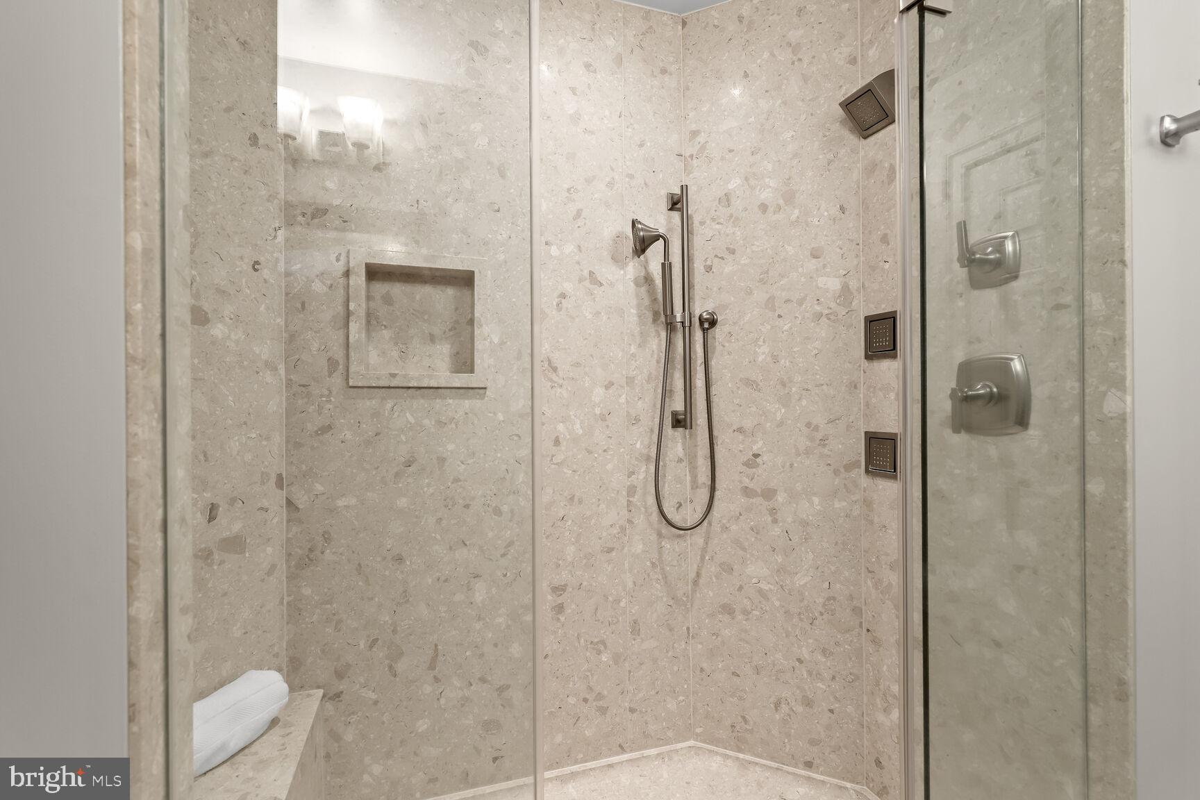 OAKWOOD OVERLOOK - Residential