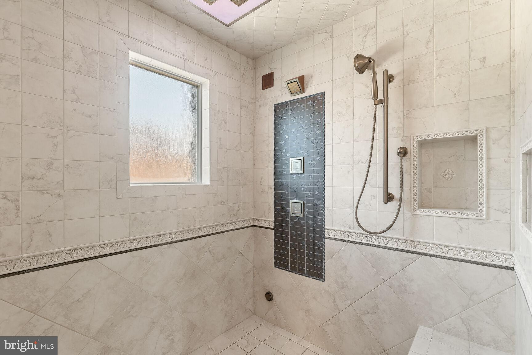 OAKWOOD OVERLOOK - Residential