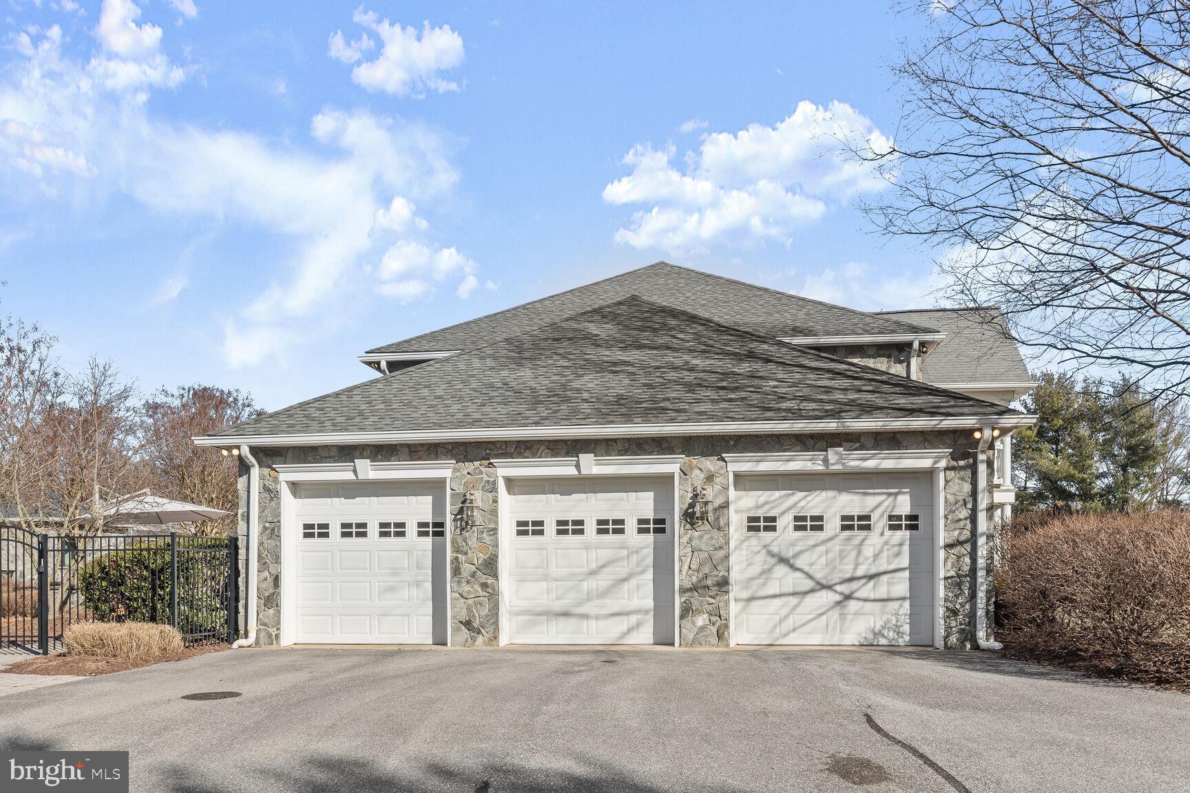 OAKWOOD OVERLOOK - Residential