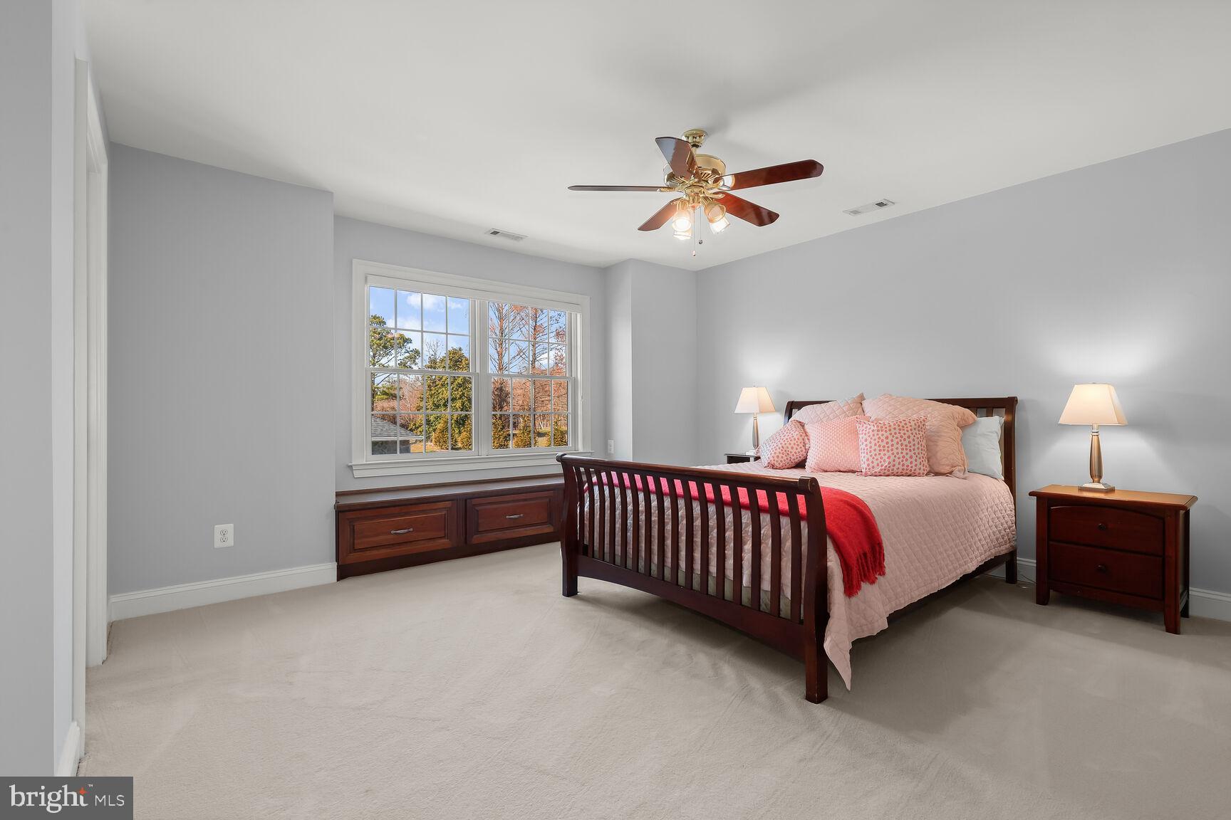 OAKWOOD OVERLOOK - Residential