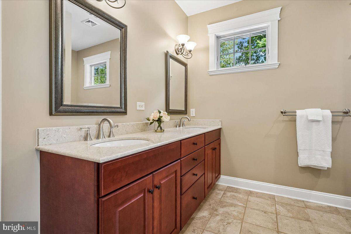 NOAH'S LANDING - Residential