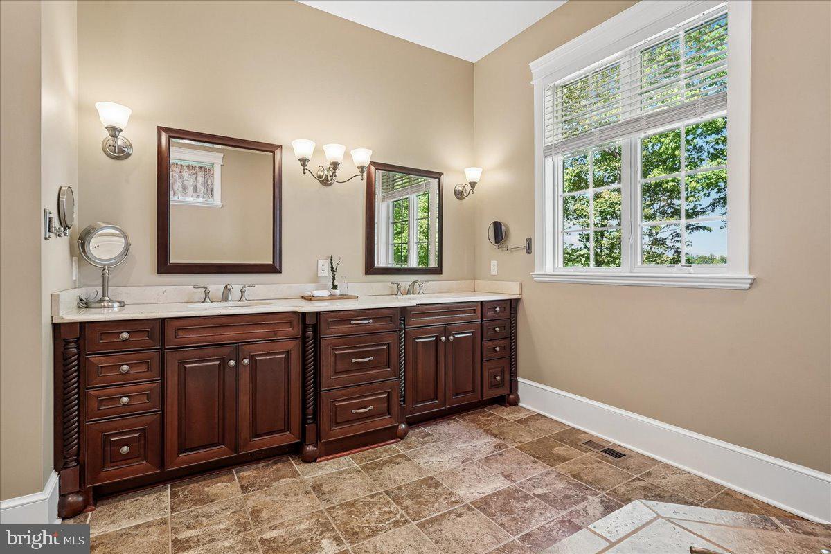 NOAH'S LANDING - Residential