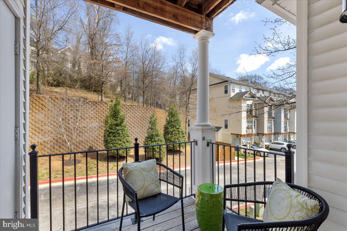 THE HIDEAWAY AT OLD ADMIRAL - Residential