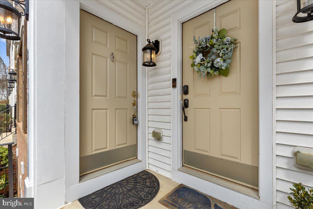 THE HIDEAWAY AT OLD ADMIRAL - Residential